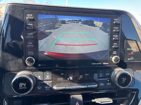 Used 2022 Toyota Highlander LE image 11