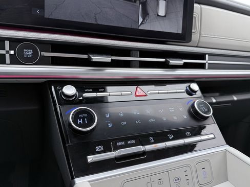 Used 2024 Hyundai Santa Fe Limited image 18