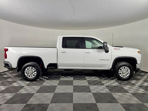 Used 2023 Chevrolet Silverado 3500 LT w/ Convenience Package image 9