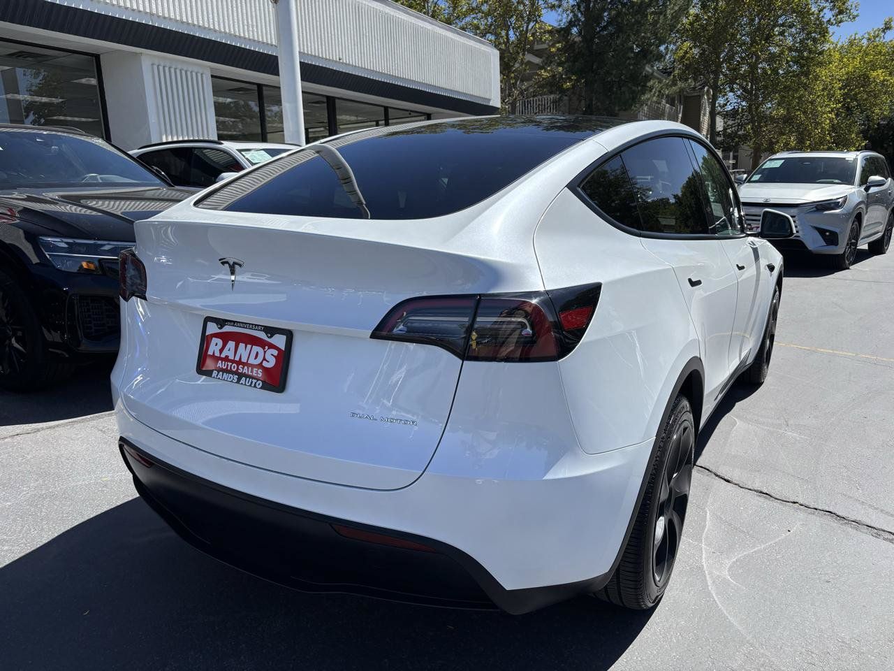 Used 2024 Tesla Model Y Long Range AWD/4WD image 8