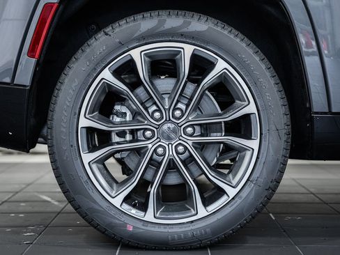 New 2024 Jeep Grand Wagoneer Series III w/ HD Trailer Tow Package image 21