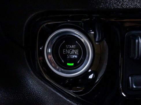 Used 2022 Chevrolet Silverado 1500 LTZ AWD/4WD image 22