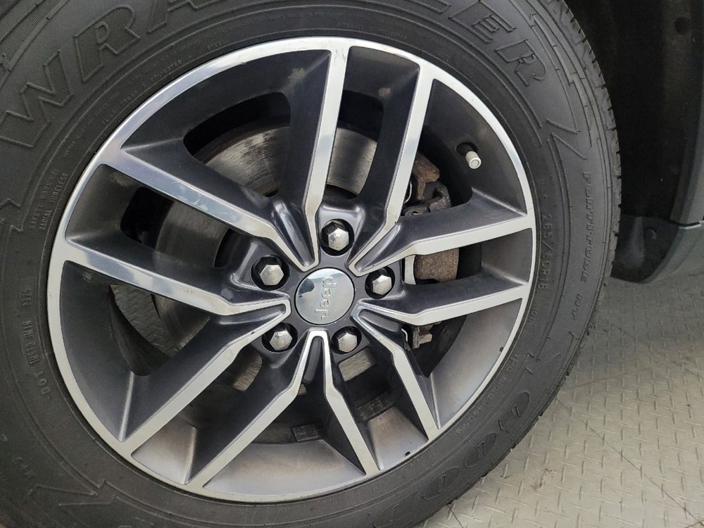 Used 2017 Jeep Grand Cherokee Limited AWD/4WD image 31