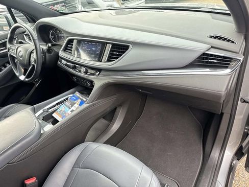Used 2023 Buick Enclave Essence image 16