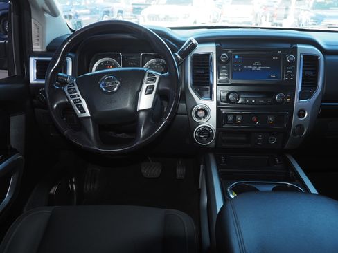 Used 2018 Nissan Titan SV w/ SV Convenience Package image 15