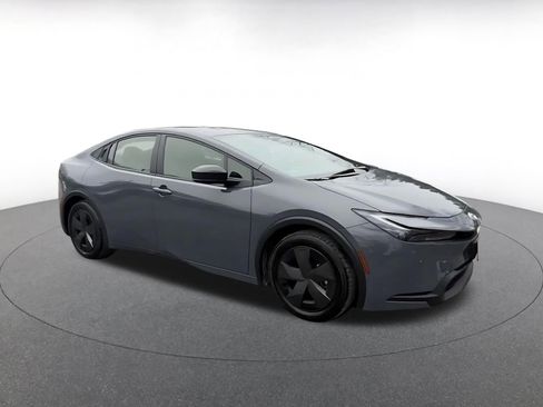 Used 2025 Toyota Prius LE image 2