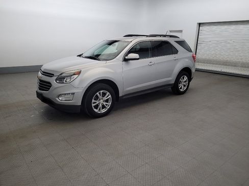 Used 2017 Chevrolet Equinox LT w/ Convenience Package FWD image 2