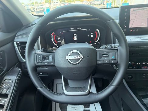 Used 2025 Nissan Rogue SL w/ SL Premium Package AWD/4WD image 33