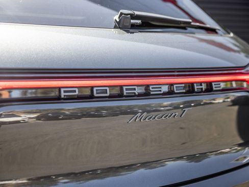Certified 2023 Porsche Macan Turbo AWD/4WD image 29