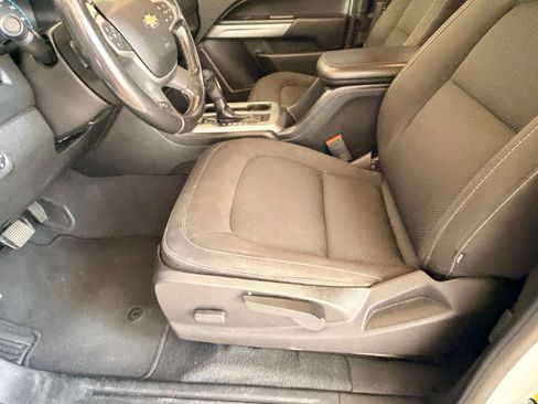 Used 2019 Chevrolet Colorado LT w/ Colorado RST Special Edition image 17