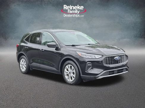 Used 2023 Ford Escape Active w/ Cold Weather Package FWD image 3