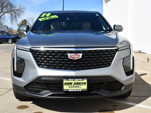 Used 2024 Cadillac XT4 Luxury w/ Cold Weather Package image 3
