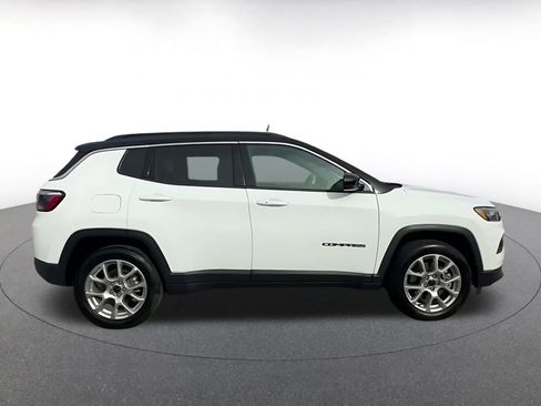Used 2025 Jeep Compass Limited image 16