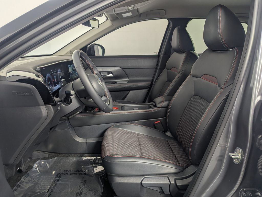 Used 2025 Nissan Kicks SR FWD image 11