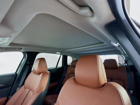 Used 2025 MAZDA CX-50 Meridian Edition w/ Weather Package image 15