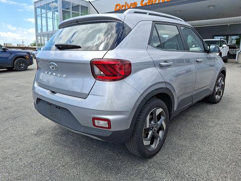 Used 2025 Hyundai Venue SEL FWD image 10