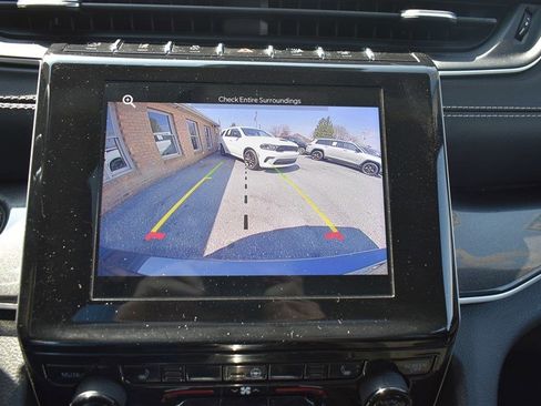 Used 2023 Jeep Grand Cherokee L Laredo image 19