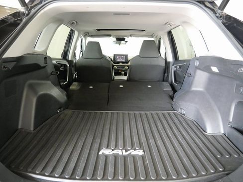 Used 2022 Toyota RAV4 XLE w/ Convenience Package image 28