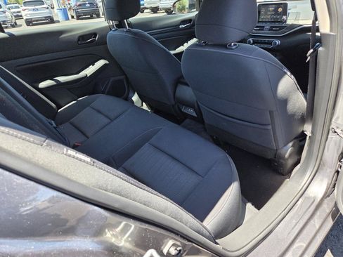 Used 2025 Nissan Altima 2.5 SV FWD image 19