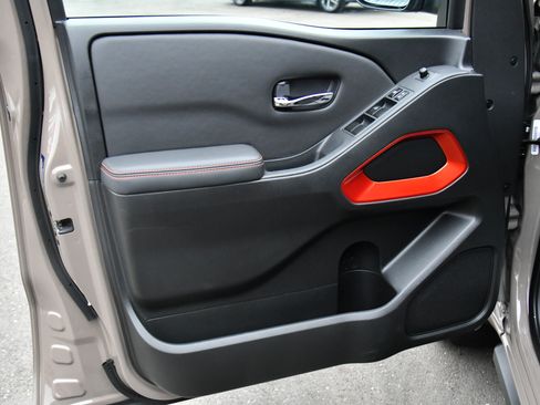 Used 2023 Nissan Frontier Pro-X w/ Pro Convenience Package image 13