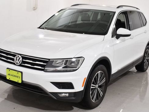 Used 2018 Volkswagen Tiguan SE w/ 18" Alloy Wheels Package AWD/4WD image 2
