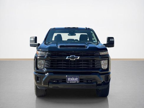 Used 2024 Chevrolet Silverado 2500 Custom w/ Custom Value Package image 2