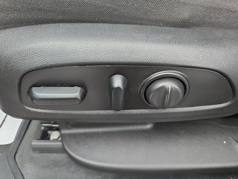 Used 2021 Chevrolet Traverse LT FWD image 18
