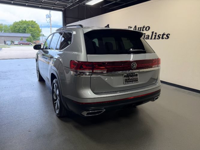 Used 2025 Volkswagen Atlas SE FWD image 3