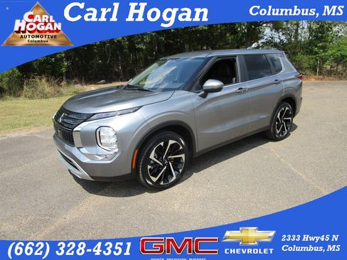 Used 2024 Mitsubishi Outlander SE image 1