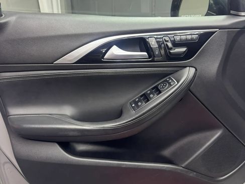 Used 2017 INFINITI QX30 Premium w/ Navigation Package FWD image 12