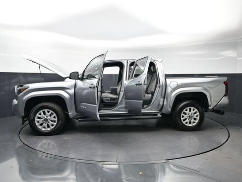 Used 2025 Toyota Tacoma SR5 RWD image 35