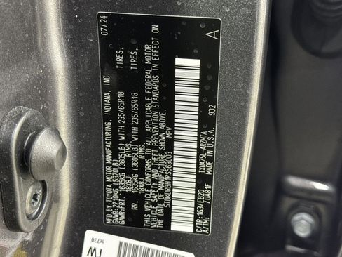 Used 2024 Toyota Highlander XLE image 35