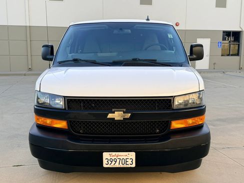 Used 2021 Chevrolet Express 2500 RWD image 2