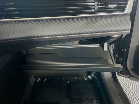 Used 2025 Toyota Camry SE image 30