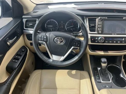 Used 2015 Toyota Highlander Limited Platinum AWD/4WD image 14