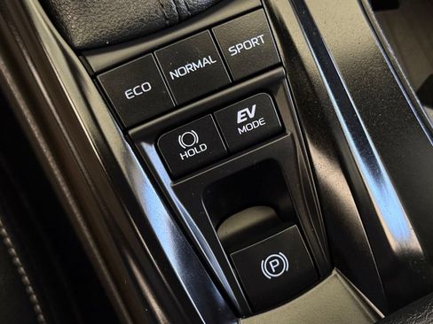 Used 2025 Toyota Camry SE w/ Convenience Package FWD image 21