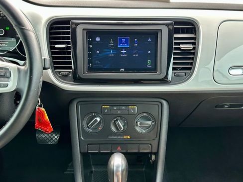 Used 2015 Volkswagen Beetle 1.8T image 25