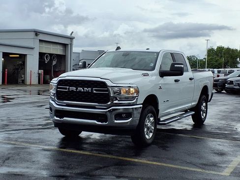 Used 2024 RAM 2500 Big Horn AWD/4WD image 2