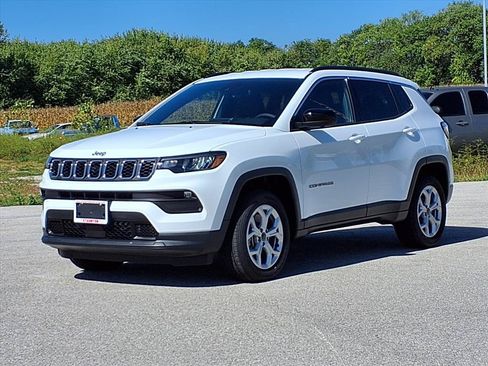 New 2025 Jeep Compass Latitude w/ Convenience Group AWD/4WD image 31