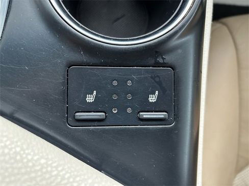 Used 2018 Toyota Camry XLE image 33