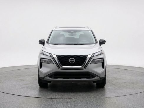 Used 2025 Nissan Rogue SV AWD/4WD image 2