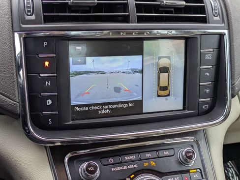 Used 2019 Lincoln Continental Reserve FWD image 21