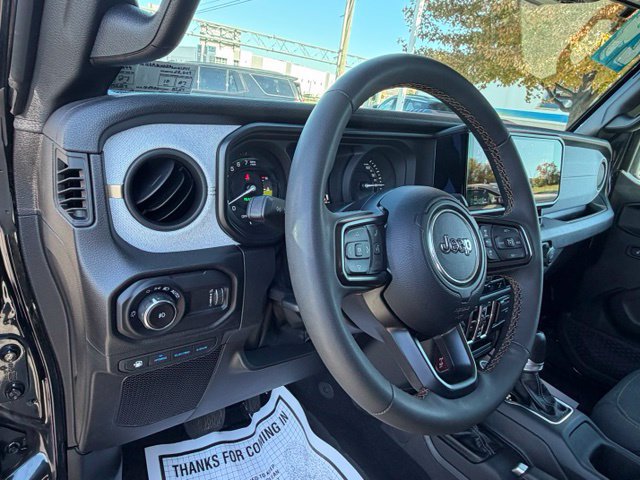 Used 2024 Jeep Wrangler Unlimited AWD/4WD image 32