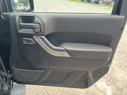 Used 2011 Jeep Wrangler Unlimited Sport image 21