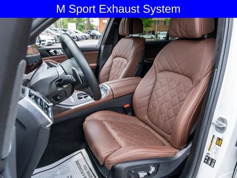 Used 2025 BMW X7 xDrive40i w/ M Sport Package AWD/4WD image 16