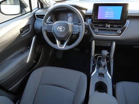 Certified 2023 Toyota Corolla Cross LE image 10