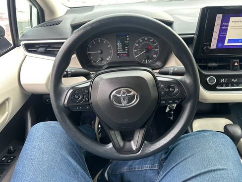 Certified 2023 Toyota Corolla LE image 32