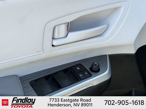 Certified 2025 Toyota Sienna LE FWD image 19