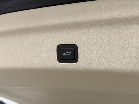 Used 2025 Cadillac Escalade ESV Sport Platinum w/ LPO, ONYX Package AWD/4WD image 28