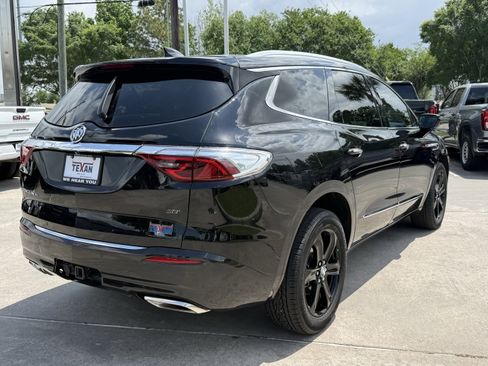 Used 2023 Buick Enclave Essence w/ Sport Touring Edition image 5